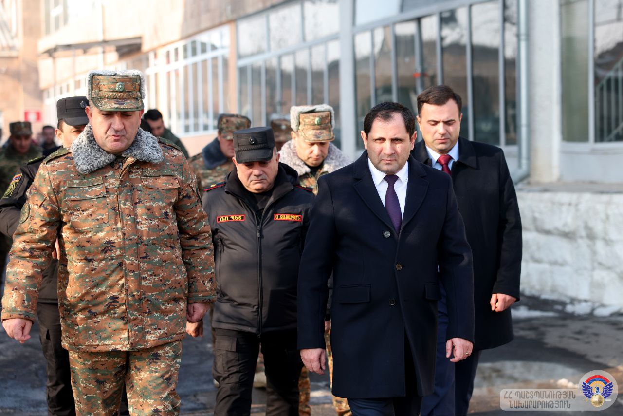 Սուրեն Պապիկյանն այցելել է ՊՆ կենտրոնական հավաքակայան