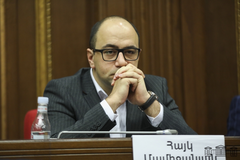 «Честь имею»: Разъяснения Армена Саркисяна о причинах отставки не выдерживают критики