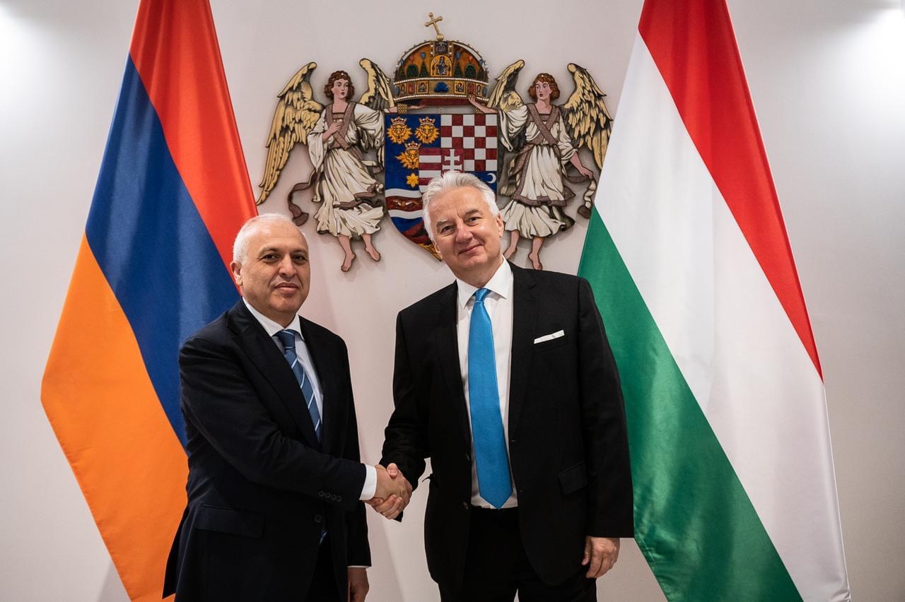 Посол Армении в Грузии провёл переговоры в Будапеште с вице-премьером Венгрии 