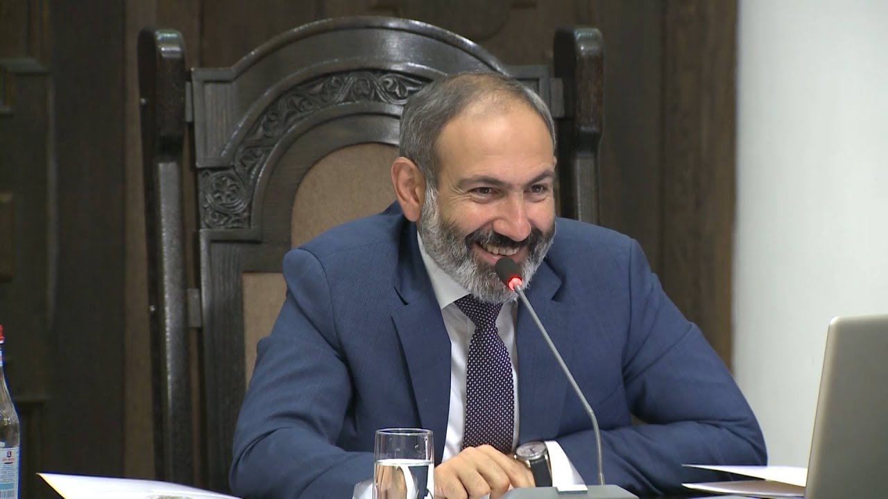 Пашинян меняет «Историю армянского народа» на «Историю Армении»