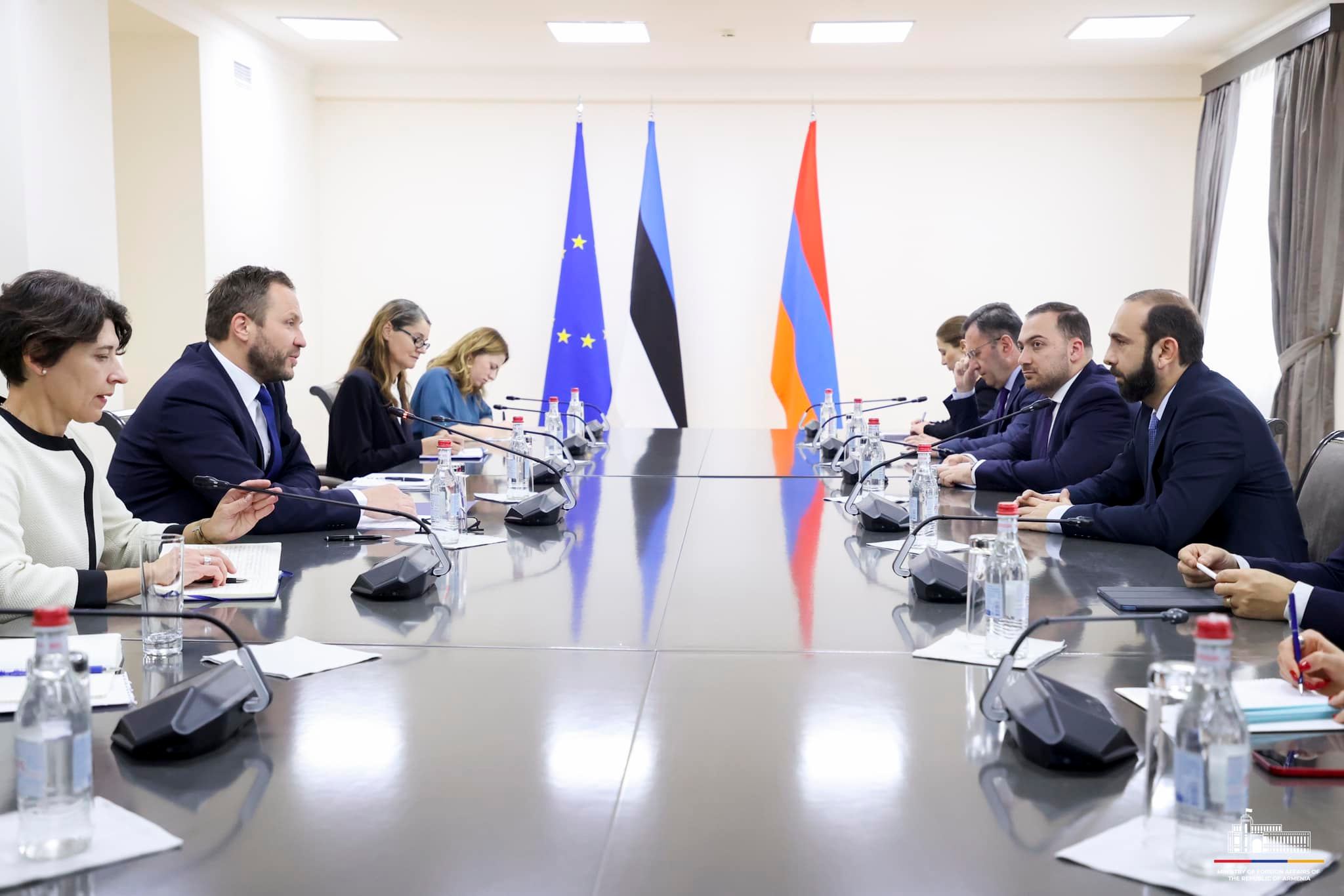 Проходит встреча глав МИД Армении и Эстонии в расширенном формате