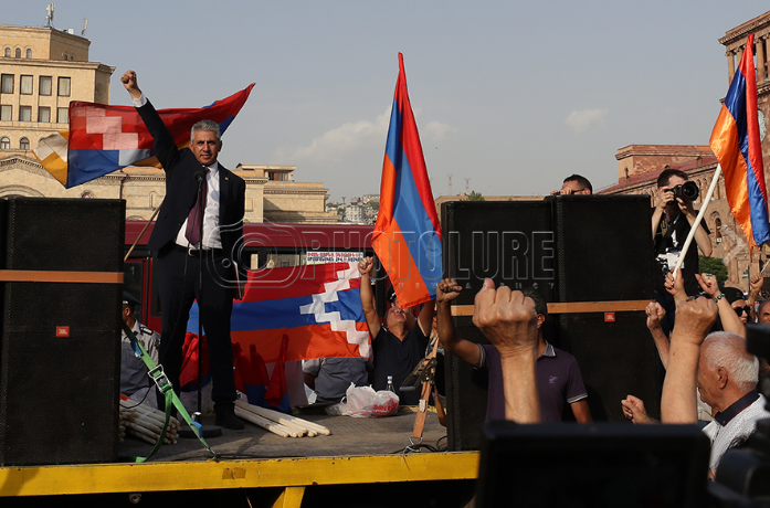 В Ереване проходит митинг с требованием отставки Никола Пашиняна 