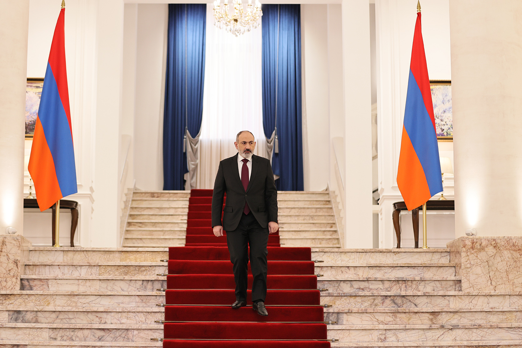 Пашинян высказался за политический диалог между Степанакертом и Баку