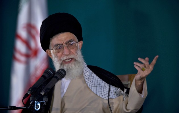 Али Хаменеи: Иран будет обсуждать с США только ядерное соглашение