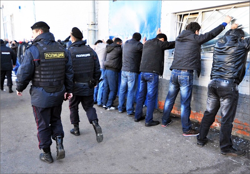 В МВД России сообщили снижение числа преступлений среди мигрантов 