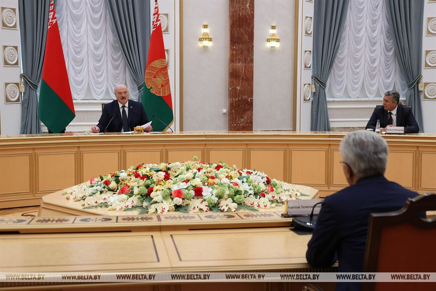 Разрешение конфликта между Арменией и Азербайджаном должно быть выгодно обоим - Лукашенко