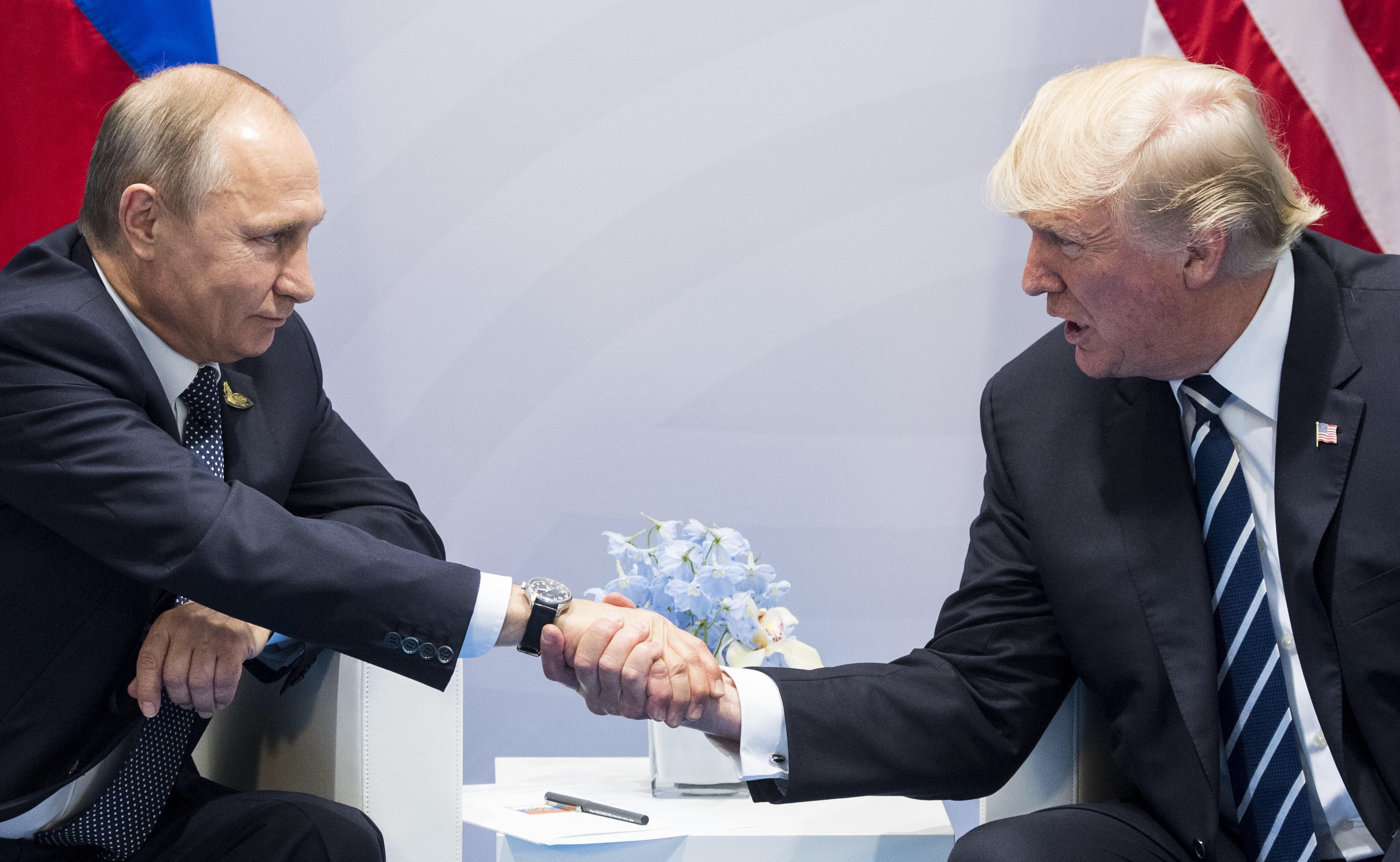 Politico: стали известны новые подробности переговоров Путина и Трампа