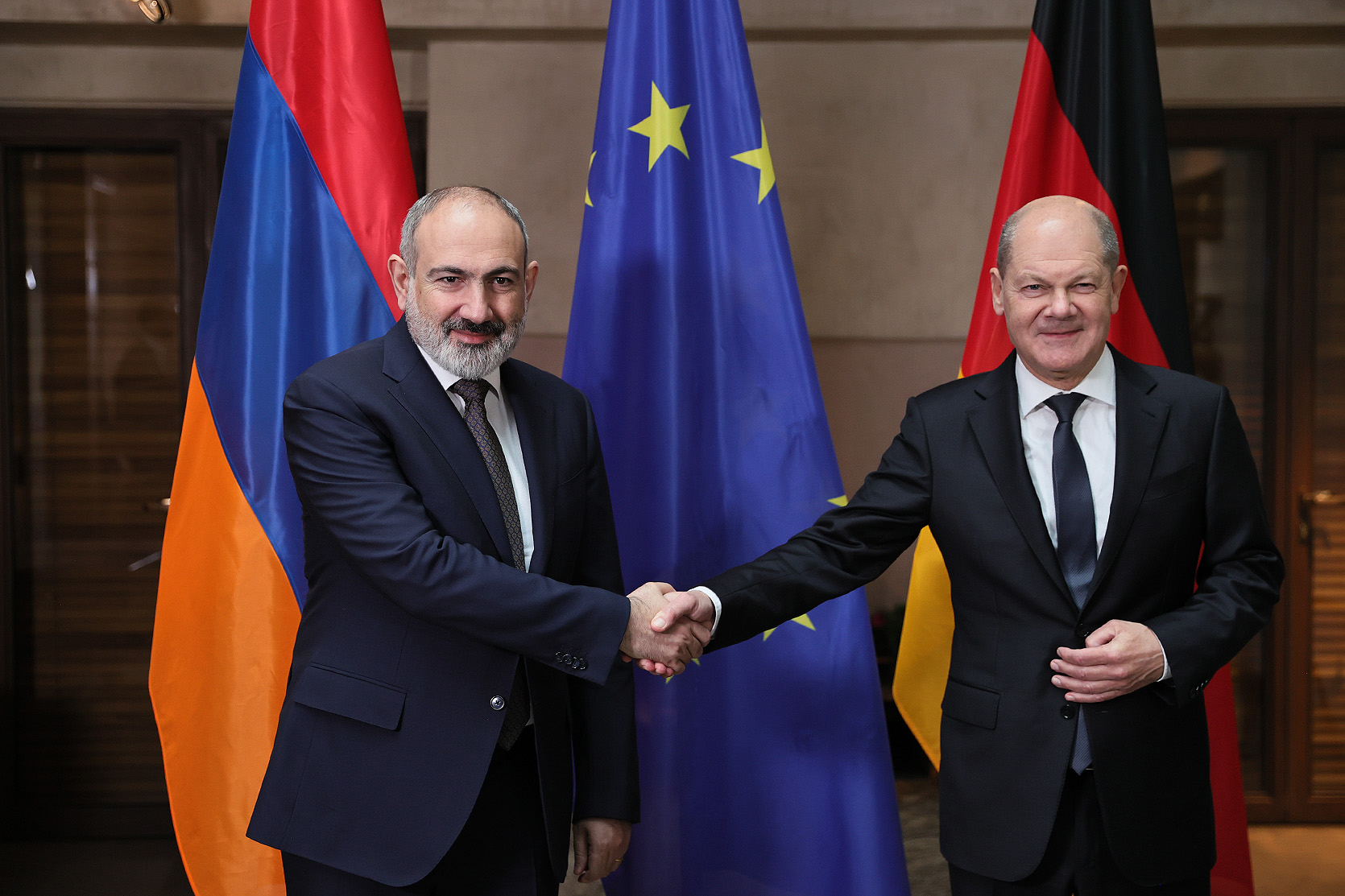 Пашинян и Шольц обсудили урегулирование армяно-азербайджанских отношений