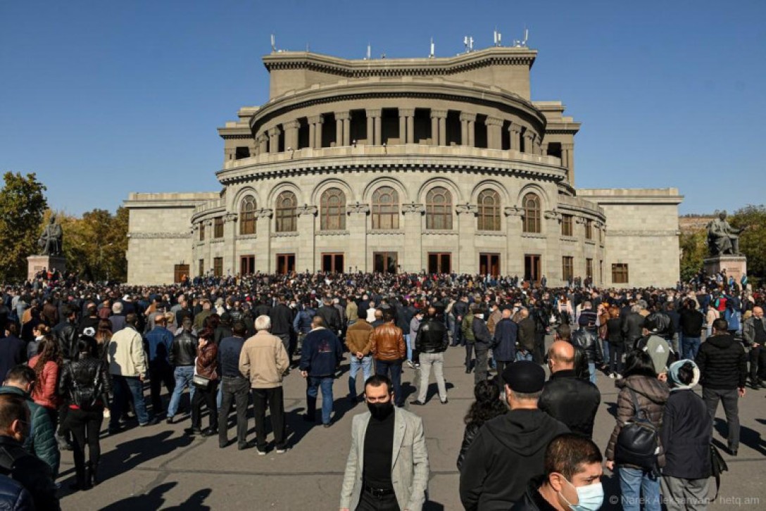 Во время военного положения правительство запретило собрания и критику — Hetq.am