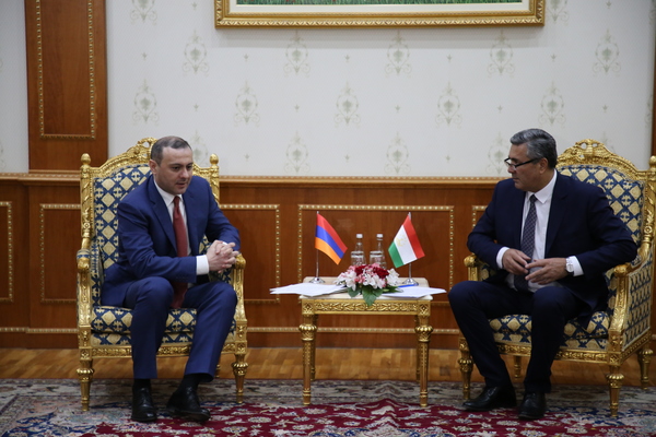 Секретари Совбеза Армении и Таджикистана провели телефонный разговор 