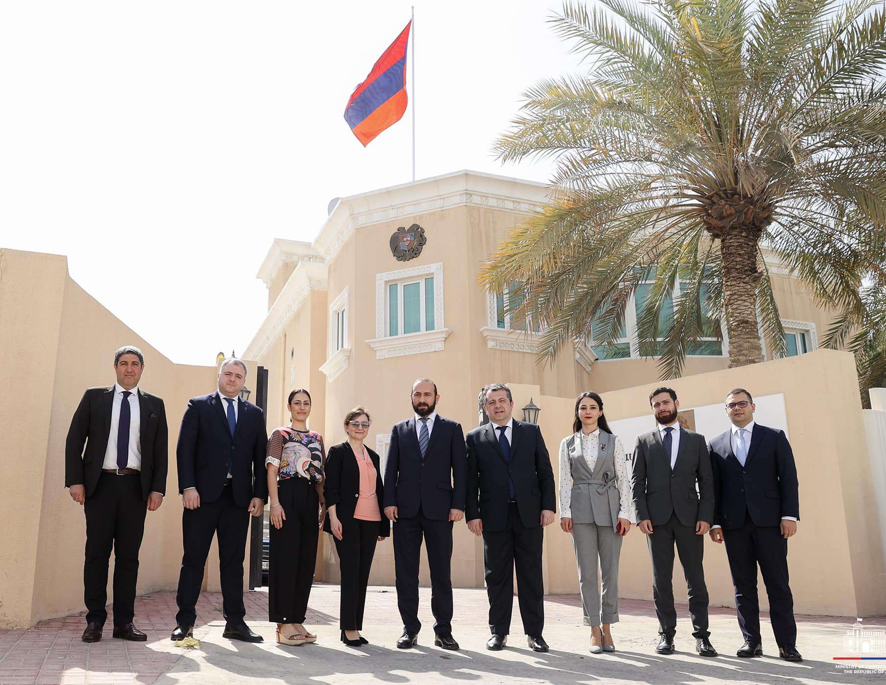 Глава МИД Армении представил сотрудникам Армянского посольства итоги визита в Катар