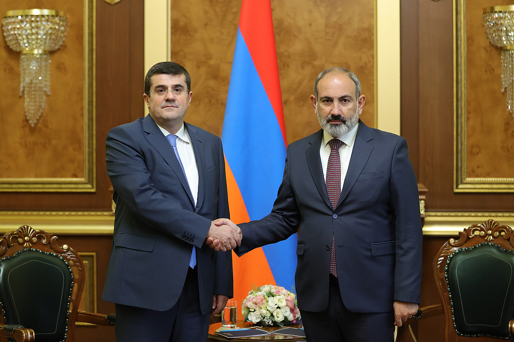 Пашинян и Арутюнян обсудили процесс преодоления последствий 44-дневной войны в Арцахе