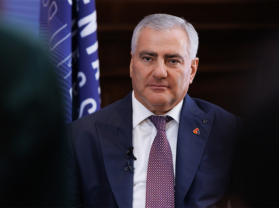 Владислав Гасумянов поздравил Самвела Карапетяна с юбилеем