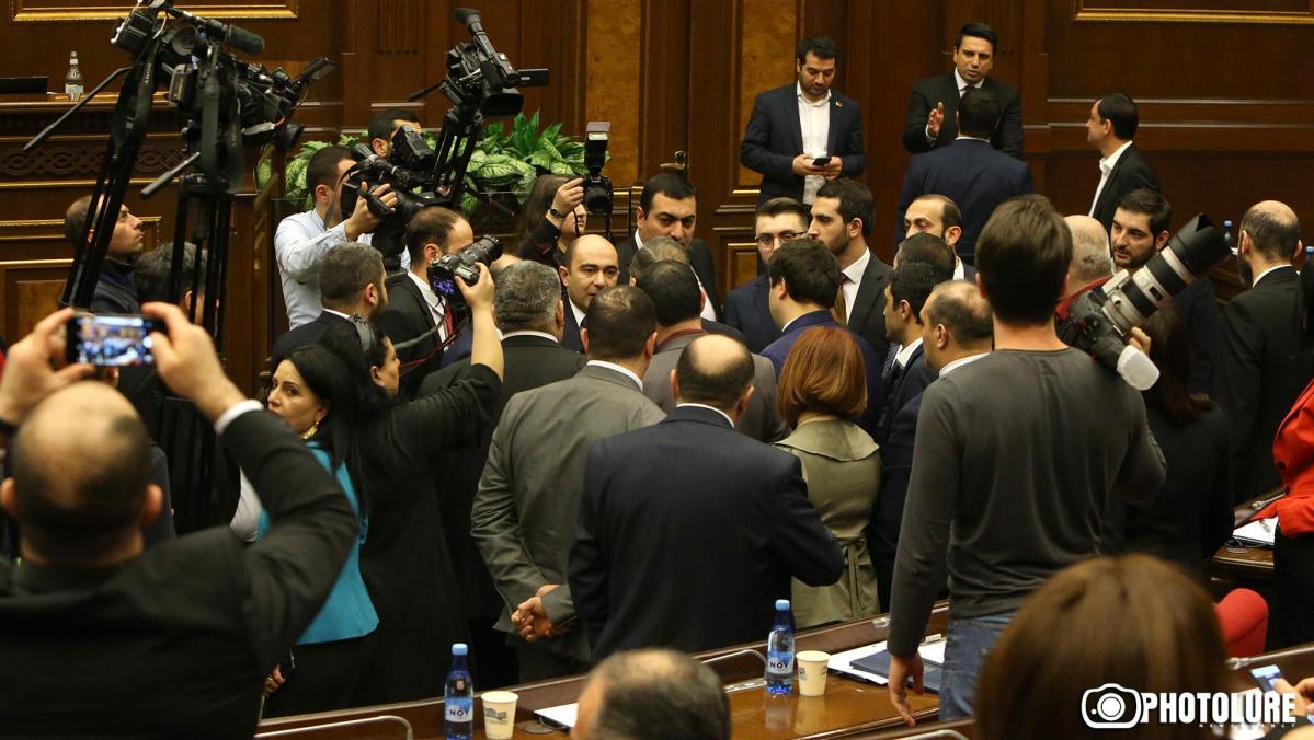 Референдум в Армении: оппозиция бойкотирует, власть недоумевает