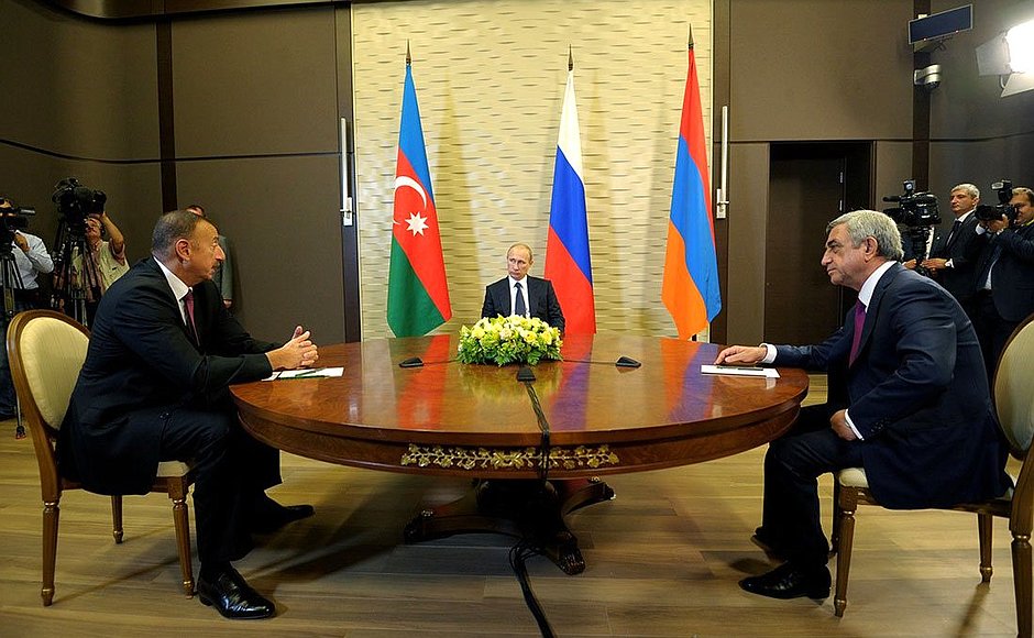 РФ возьмет на себя главную роль в организации встречи глав Армении и Азербайджана - газета