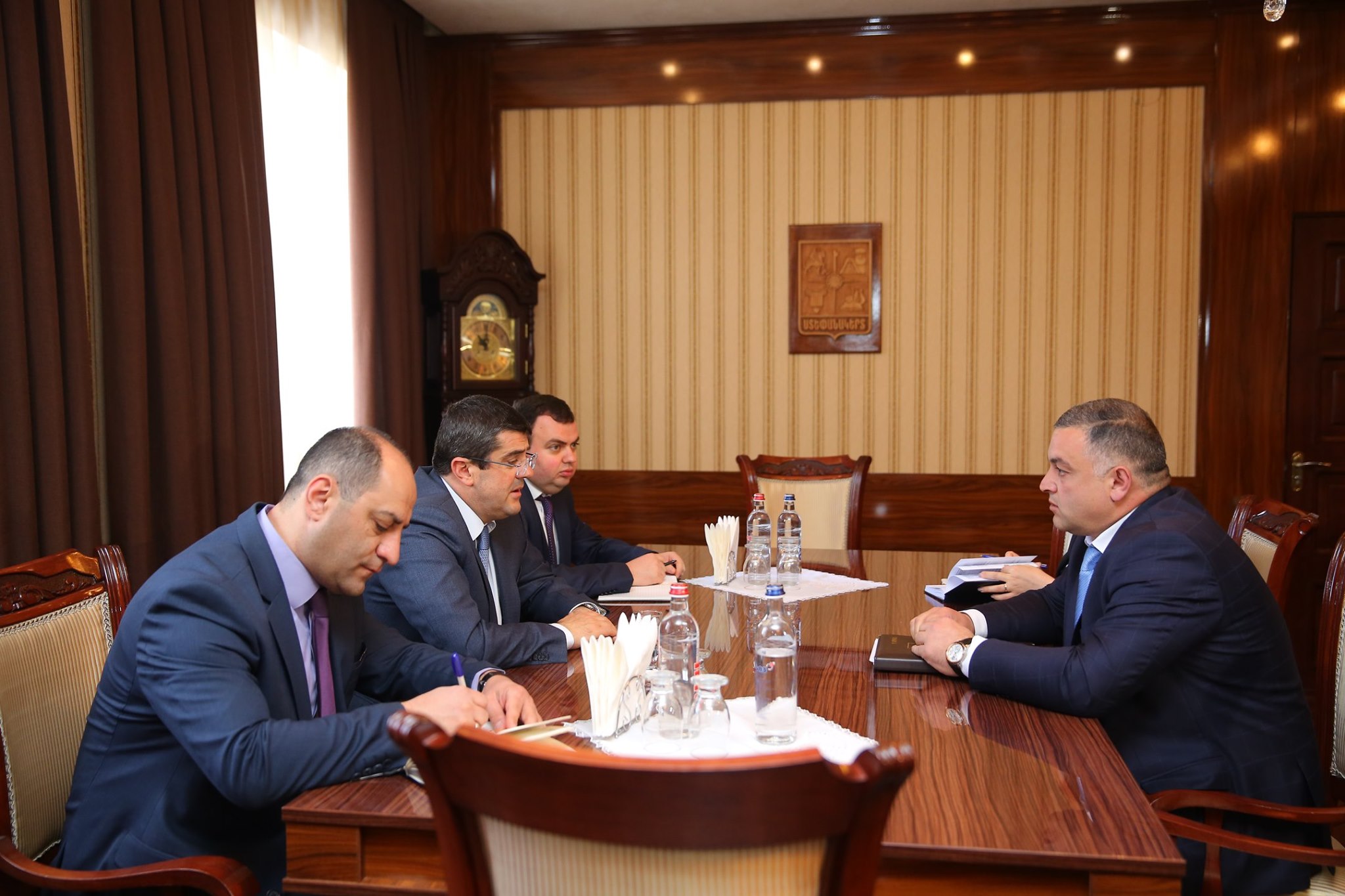 Араик Арутюнян и мэр Степанакерта обсудили программы развития столицы