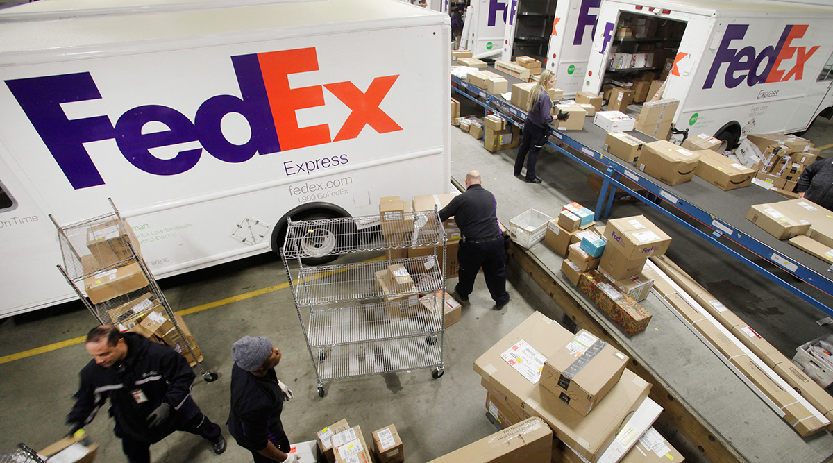 FedEx «по ошибке» перенаправила в США посылки Huawei с важными документами
