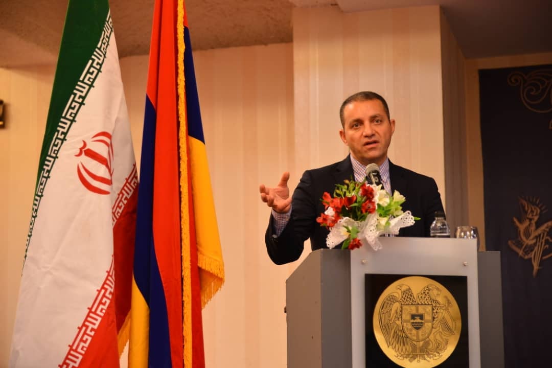 Министр экономики Армении принял участие в бизнес-форуме в Иране