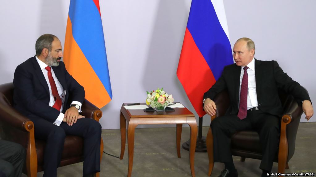 Независимая газета: третья встреча Путин-Пашинян может стать определяющей