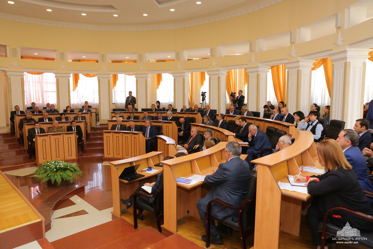 Парламент Нагорного Карабаха в первом чтении принял проект Конституции