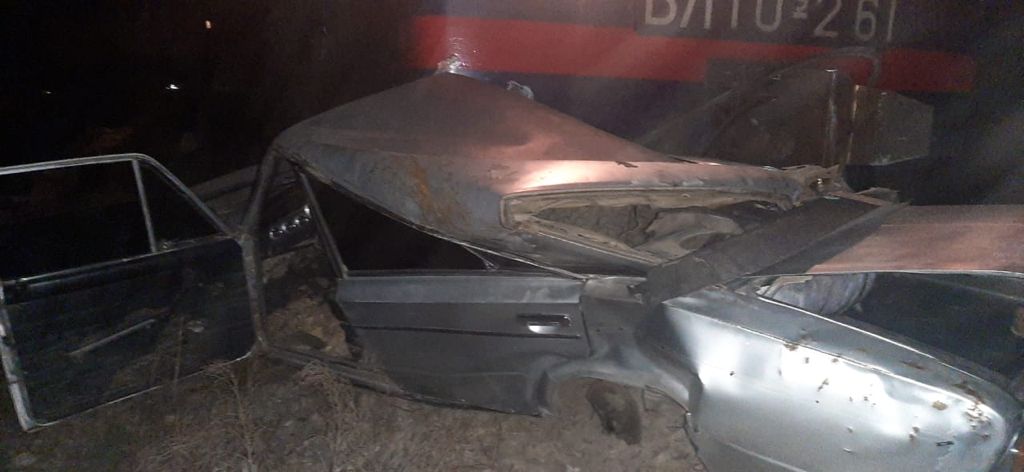 Столкновение на участке железной дороги Арташат-Арарат: поезд смял в комок 