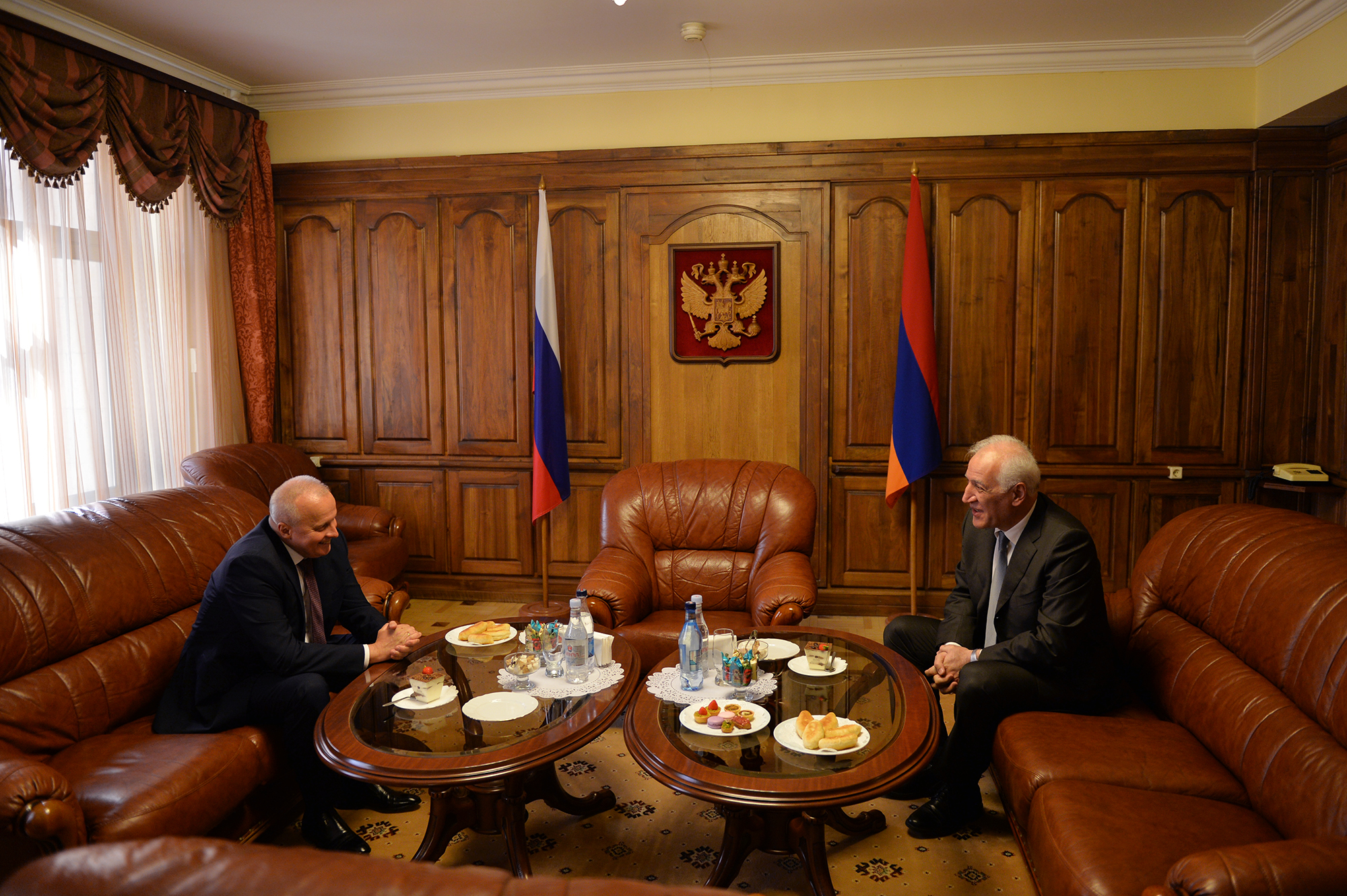 Президент Армении посетил посольство Российской Федерации 