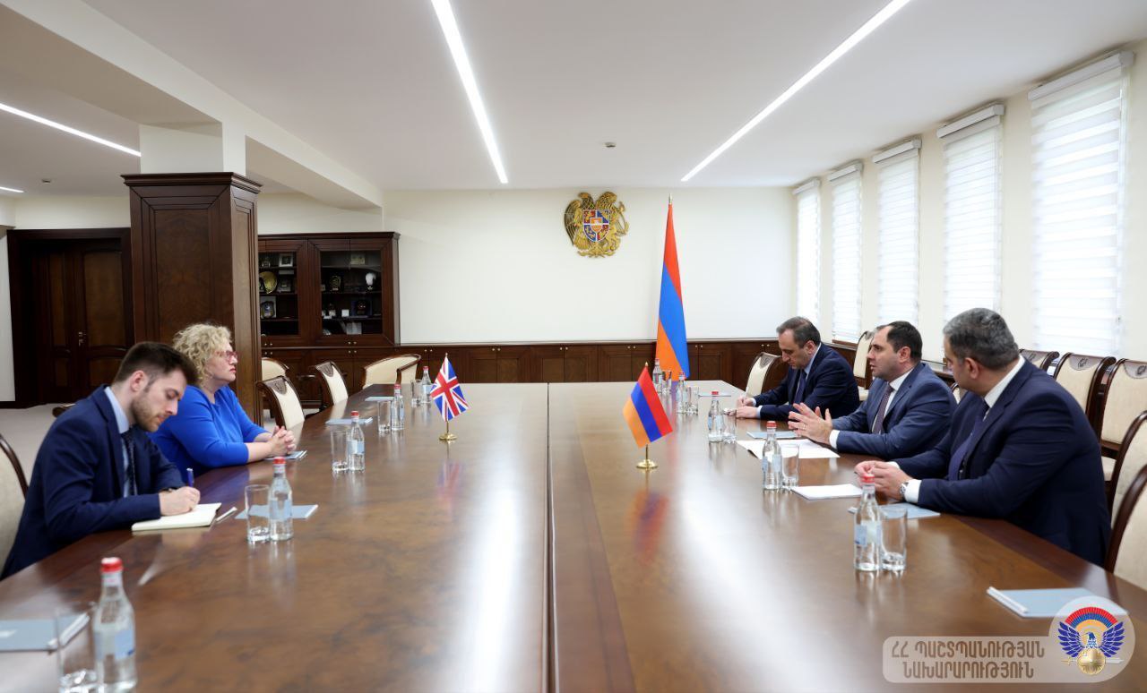 Պաշտպանության նախարարն ընդունել է Հայաստանում Միացյալ Թագավորության դեսպանին