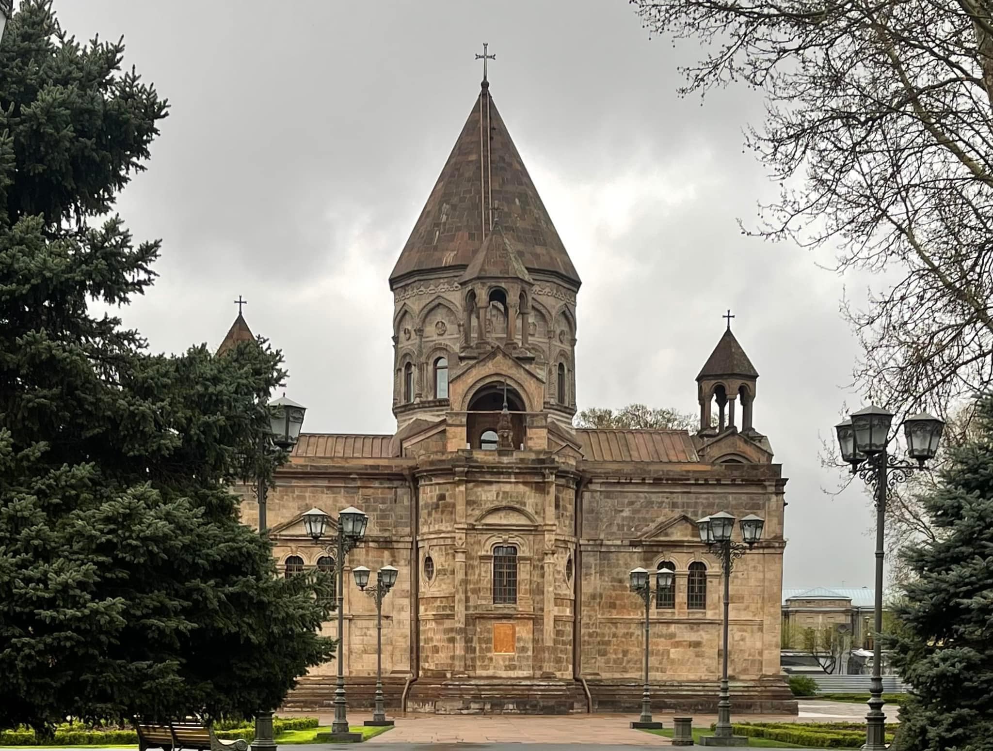 Первопрестольный Святой Эчмиадзин призвал власти Армении пересмотреть свою политику 