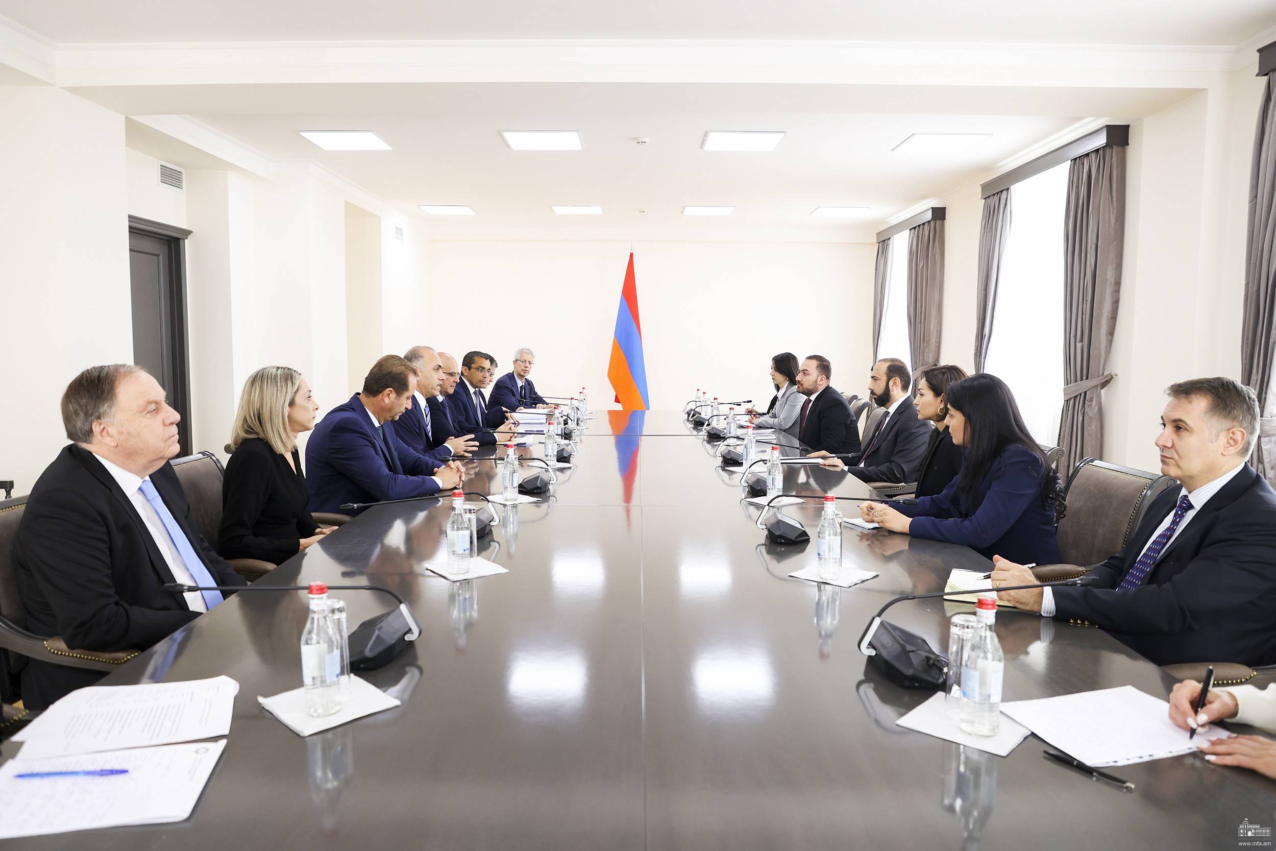 Глава МИД Армении обсудил с парламентариями Кипра этническую чистку Баку в Арцахе 
