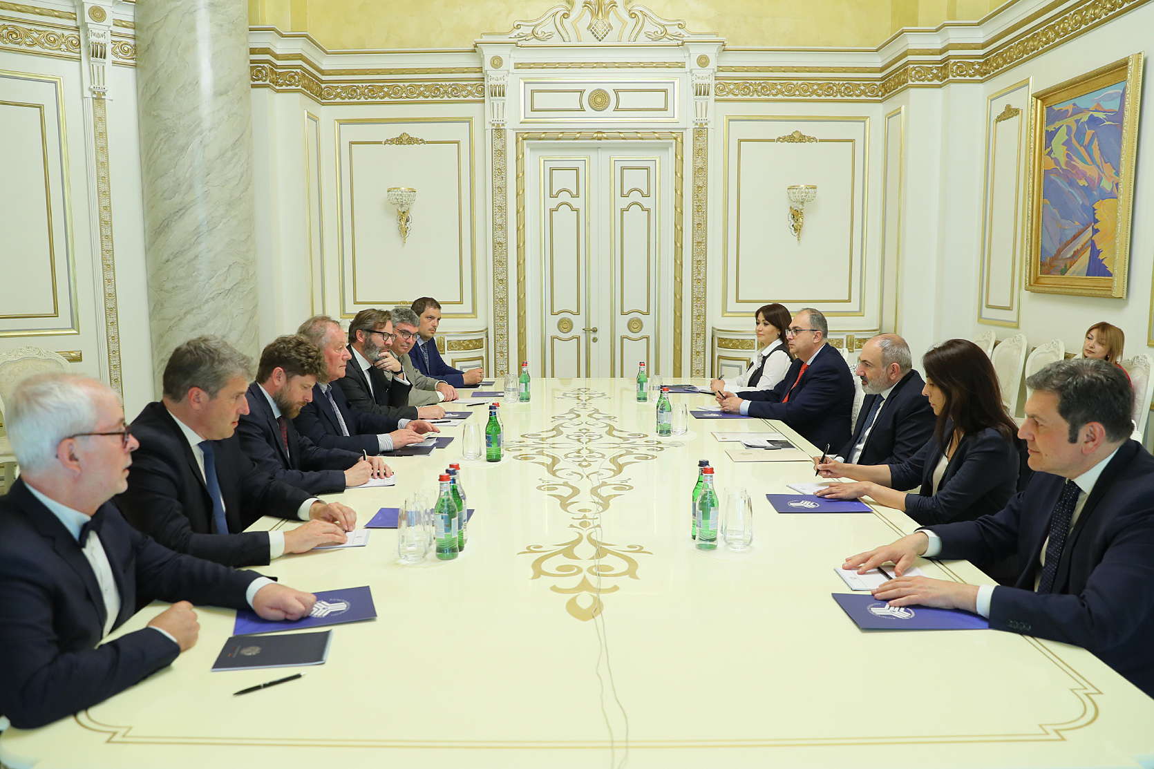 Пашинян принял делегацию группы дружбы Франция-Армения Сената Франции