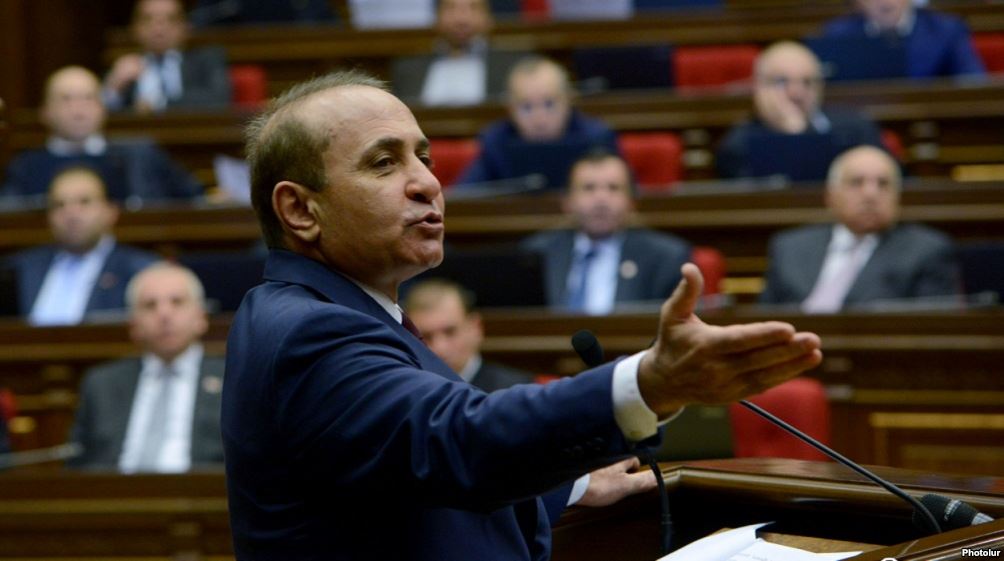 Пресса: бывший премьер Армении спустил в казино 20 миллионов долларов