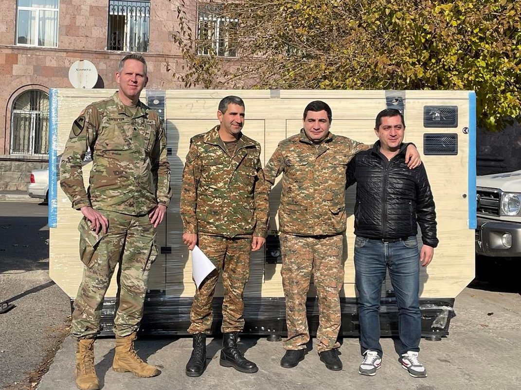 Посольство США в Армении передало полевому госпиталю три новых генератора