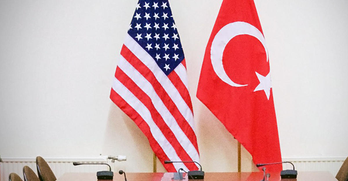 Поведение Вашингтона серьезно подорвало доверие между Турцией и США - эксперт 