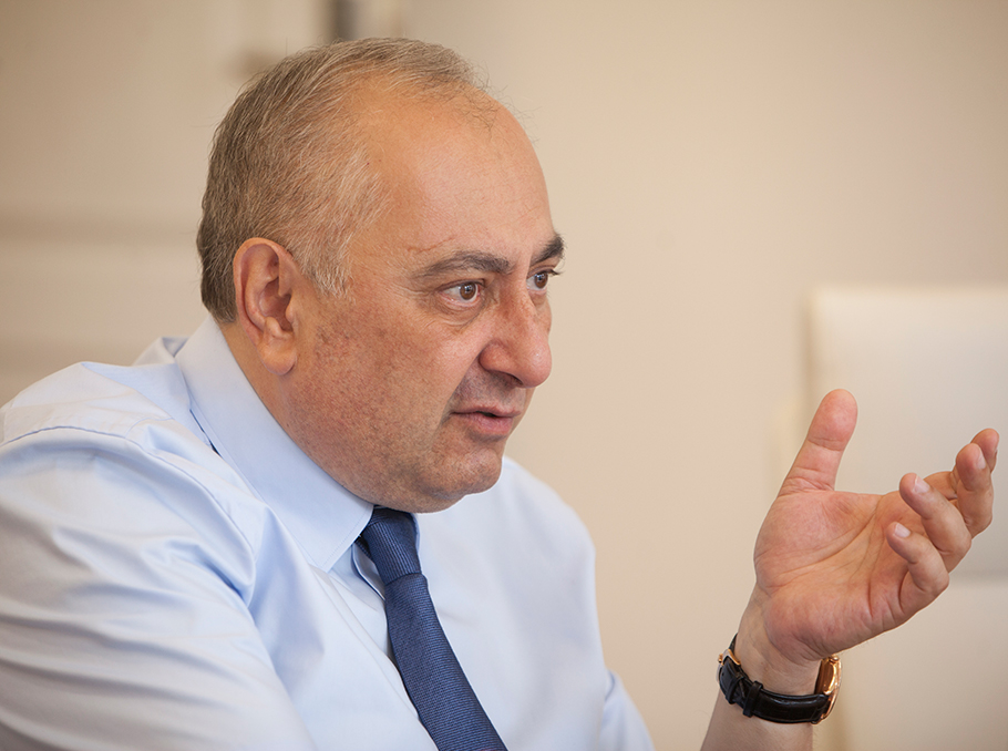 ԱԱԾ սահմանապահները չեն թողել, որպեսզի Արմեն Չարչյանը սահմանը հատի. փաստաբան
