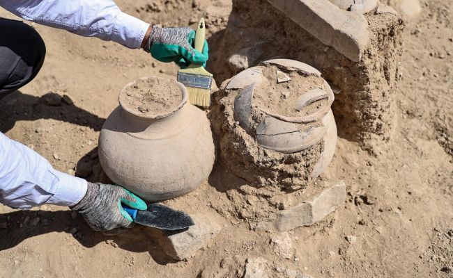 Турецкие археологи обнаружили 45 урартских погребальных урн в провинции Ван