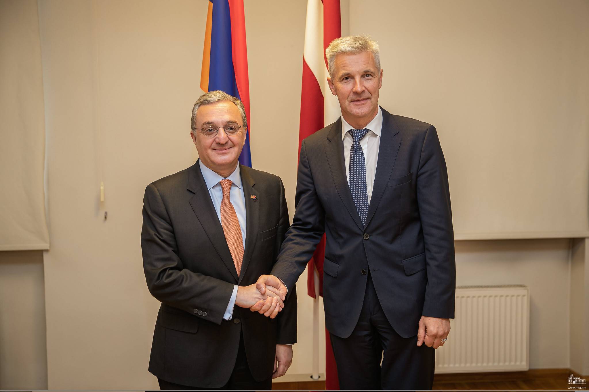 Зограб Мнацаканян представил вице-премьеру Латвии внешнеполитические приоритеты Армении