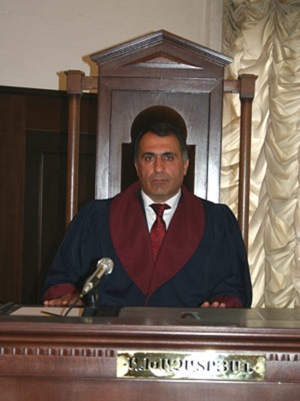 Врио главы Конституционного суда Армении будет старший судья Ашот Хачатрян 