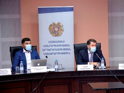 Министр юстиции обсудил с внепарламентскими политическими силами конституционные реформы