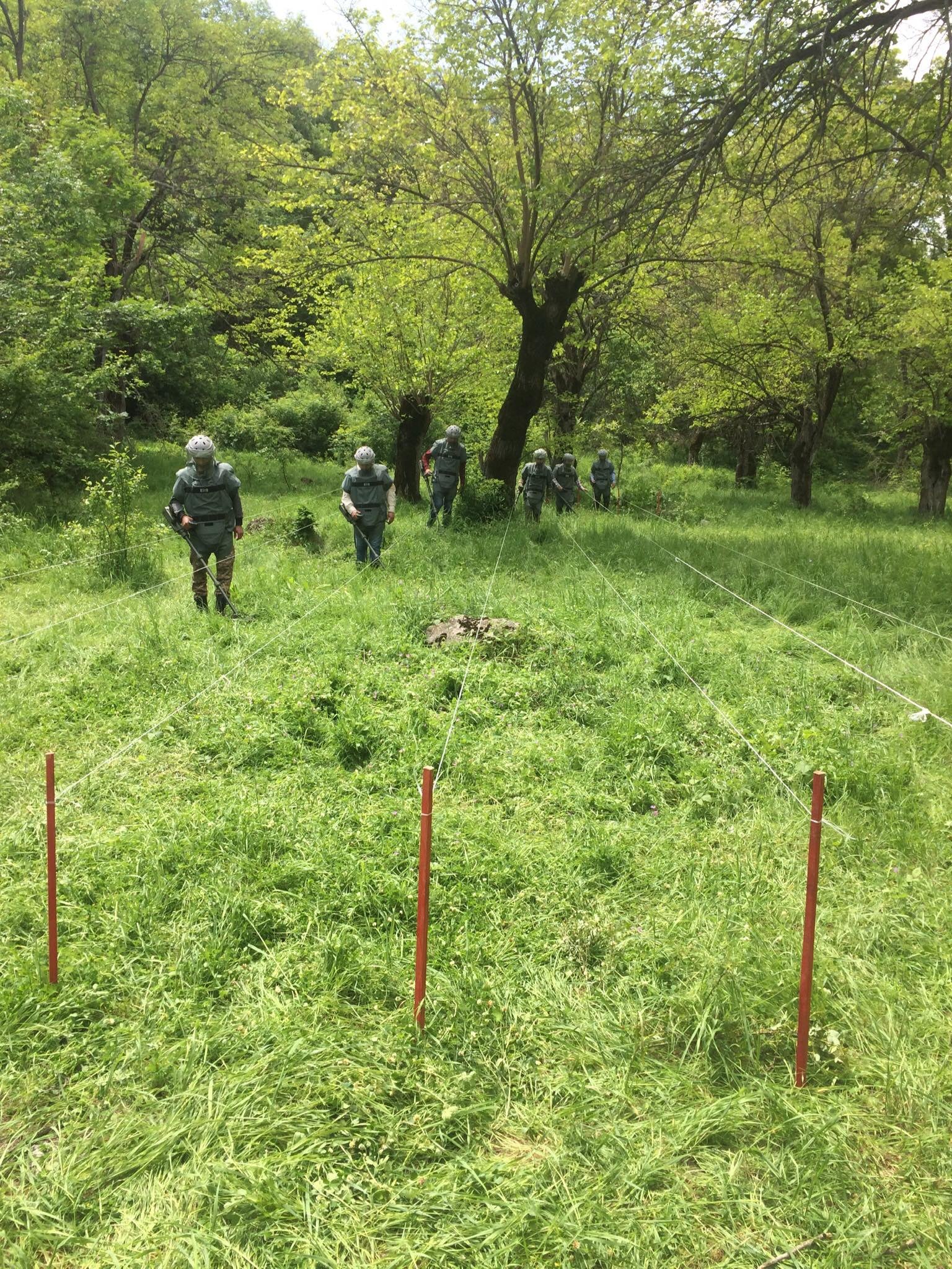 В общине Давид Бек продолжается поиск и уничтожение неразорвавшихся боеприпасов 