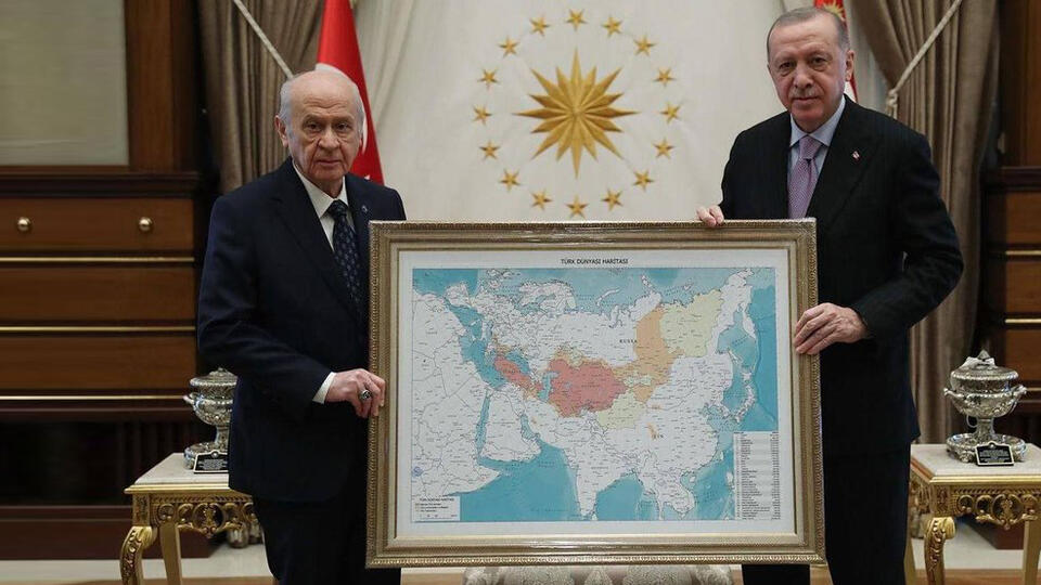 Эрдогану подарили карту 