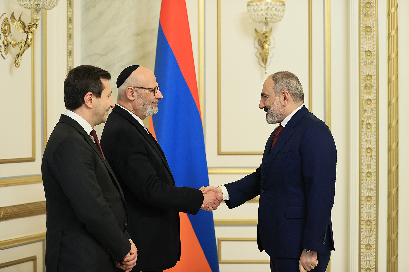 Пашинян и посол Израиля обменялись мнениями о развитии двусторонней повестки дня