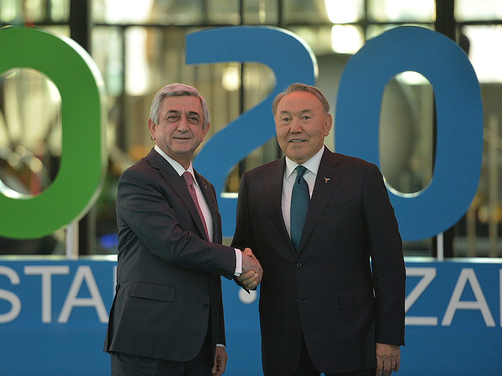 Назарбаев поздравил Сержа Саргсяна с назначением