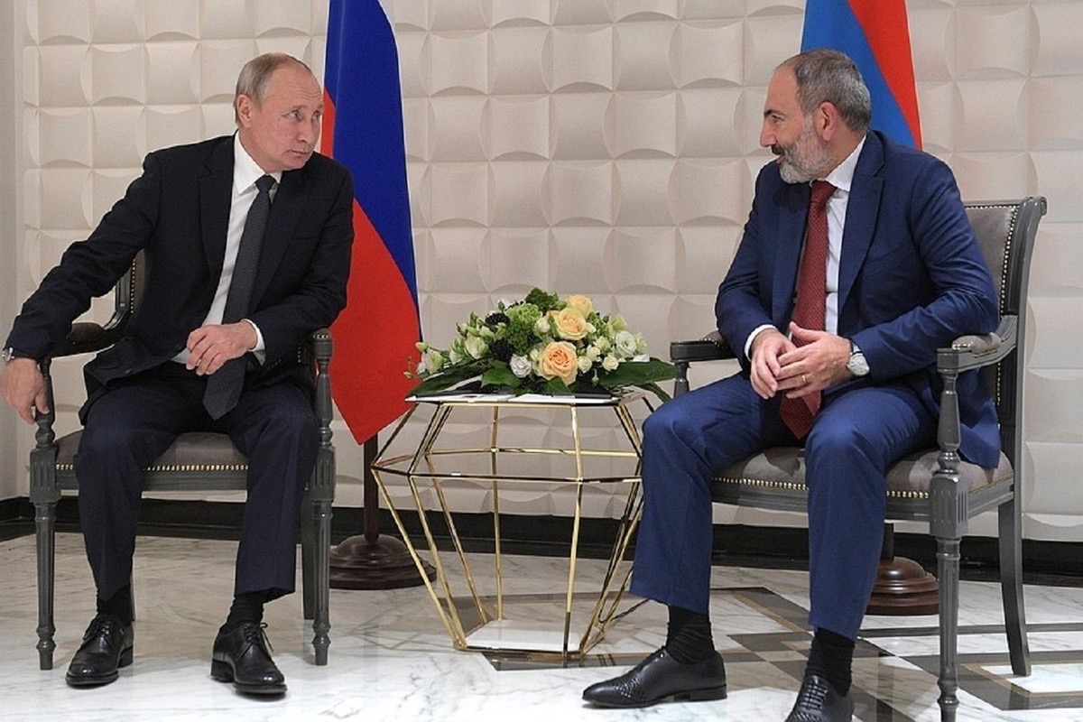 Путин обсудит в Москве с Пашиняном договорённости по Карабаху 