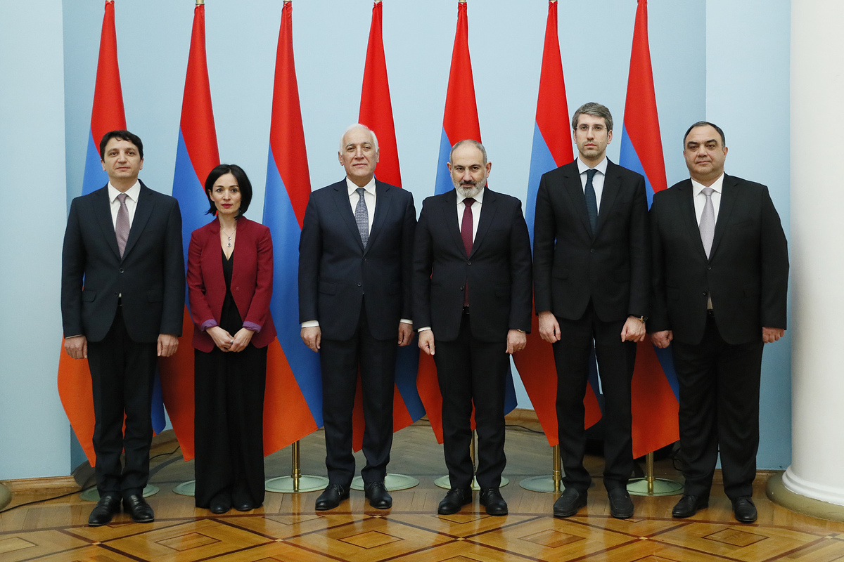 В присутствии президента и премьера Армении новоназначенные министры принесли присягу