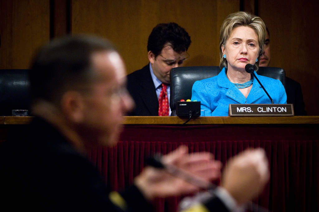 Хиллари Клинтон дает показания по делу о нападении на консульство США в Ливии 