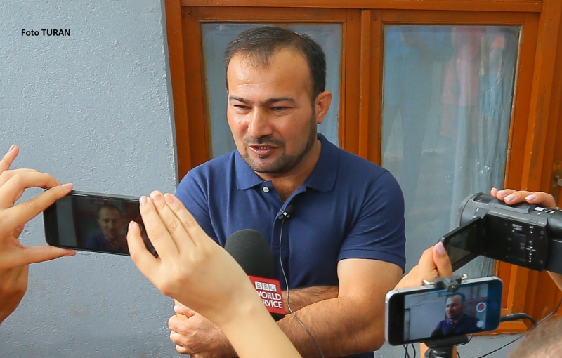 Азербайджанский оппозиционный журналист Сеймур Хази вышел на свободу