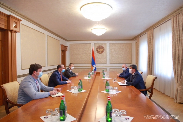 Президент Арцаха и секретарь Совбеза Армении обсудили вопросы в сфере безопасности