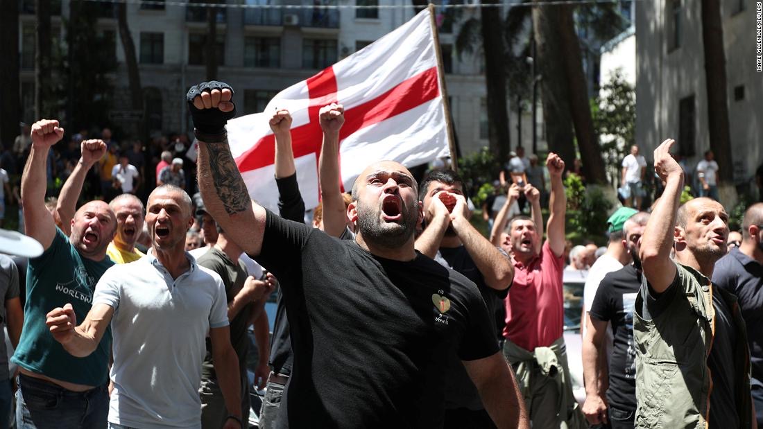 Власти Грузии после отмены гей-парада заявили о недопустимости насилия