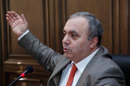 Экс-премьер: Конституция Армении меняется для сдачи нескольких районов вокруг Карабаха