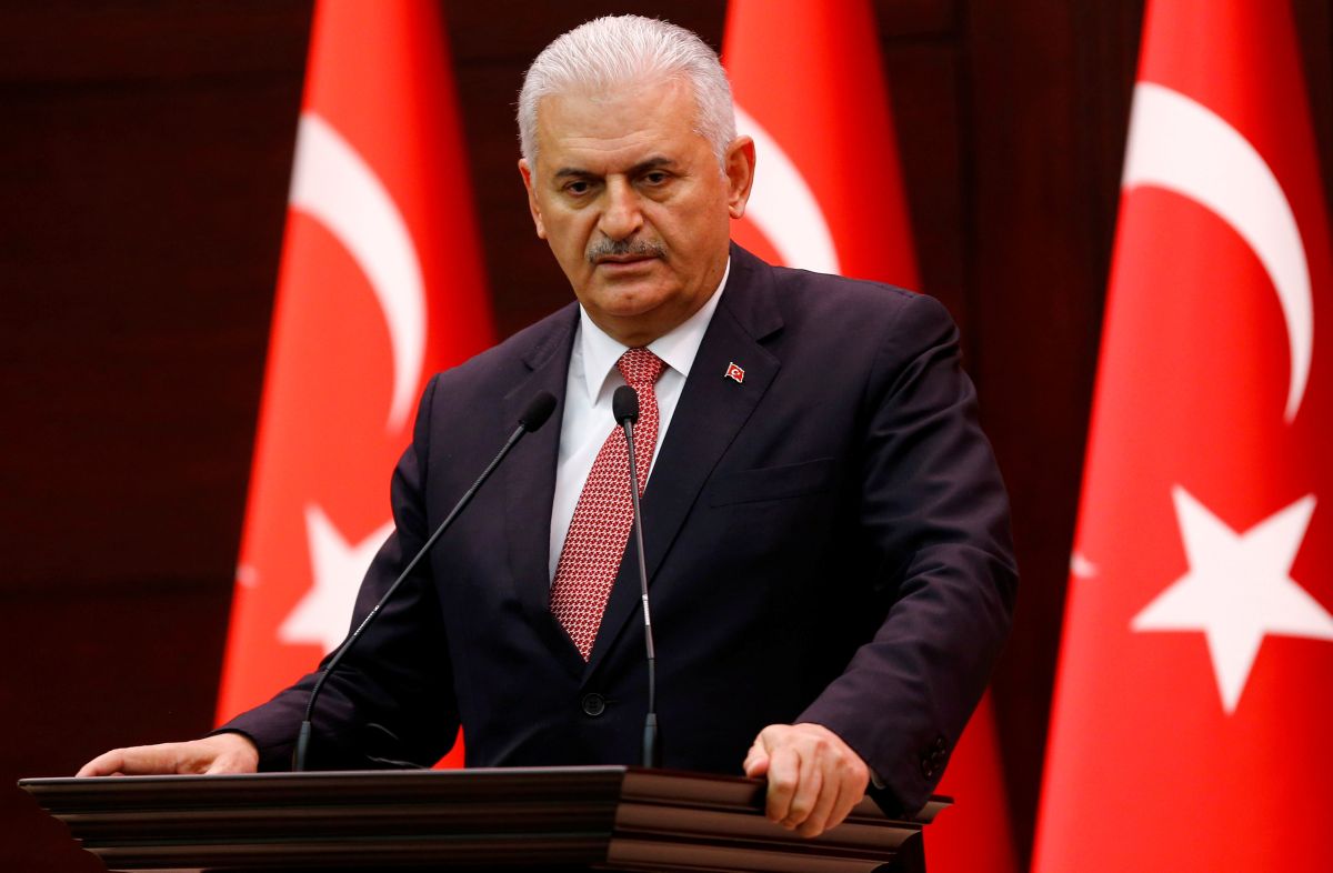 Премьер-министр Турции пообещал подать в отставку в случае федерализации страны